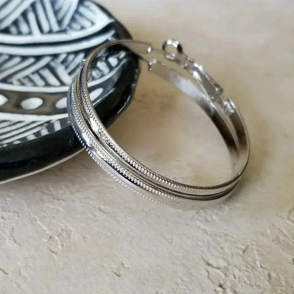 Sleek Art Deco Dotted Silver Tone Round Hoop Earrings 40mm 1.6" Long Leverback - Picture 3 of 6